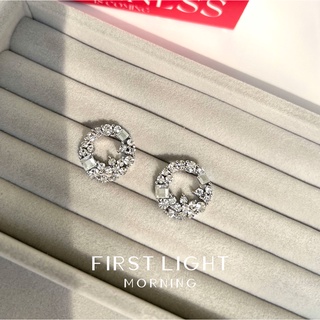 First Light Morning : Crystal Wreath Earrings  ต่างหูประดับคริสตัล ต่างหูแป้น ต่างหูแฟชั่น