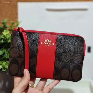 (แท้ 💯%‼) COACH F58035 CORNER ZIP WRISTLET IN SIGNATURE CANVAS