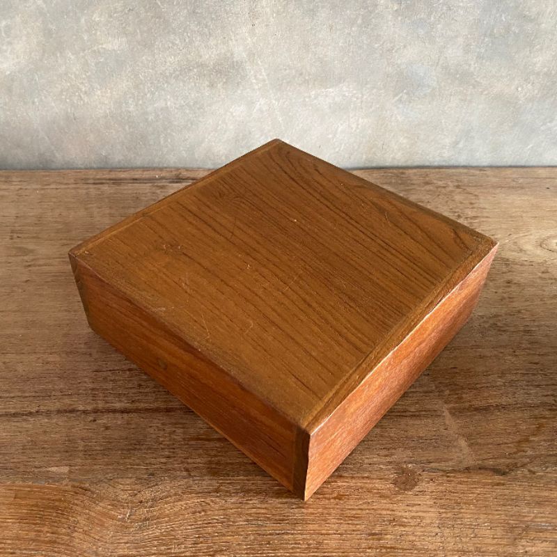 กล่องไม้สัก-กล่องไม้แบ่งช่อง-จัดระเบียบของ-4-ช่อง-กว้าง-17-5-x-ยาว-17-5-x-สูง-6-5-cm-ใบละ-299