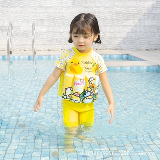 ภาพขนาดย่อของสินค้าพร้อมส่ง ชูชีพเด็ก ชุดว่ายน้ำเด็ก ชุดว่ายน้ำมีโฟมน้ำในตัว แถมหมวก ชุดว่ายน้ำลายการ์ตูนสีเหลืองเป็ดน้อย