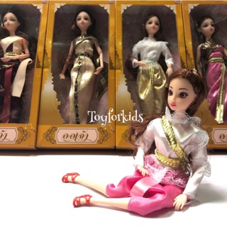 ภาพหน้าปกสินค้ามาใหม่❗️ตุ๊กตาออเจ้า ข้อต่อหมุน ตาแก้ว ใส่ชุดไทย✨ ตุ๊กตา Doll in Thai dress with movable joints ที่เกี่ยวข้อง