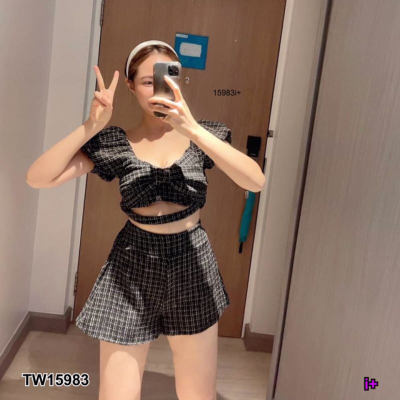 สอบถามสต้อกก่อนโอนค่า-tw15983-เสื้อทรงครอป-กางเกงขาสั้น-สีขาว-ครีม-ดำ