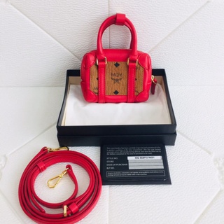 MCM Mini Soft Berlin Lanyard Case Cognac/Firefly Red Leather Toteขนาด 3.9"L x 1.4"W x 2.8"H นิ้ว