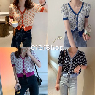 สินค้า Cicishop(0653)เสื้อไหมพรมแขนสั้น ดีเทลถักลายดอกไม้ แต่งกระดุมหน้าใช้งานได้จริง แต่งขอบเสื้อตัดสีดูแพงอลัง