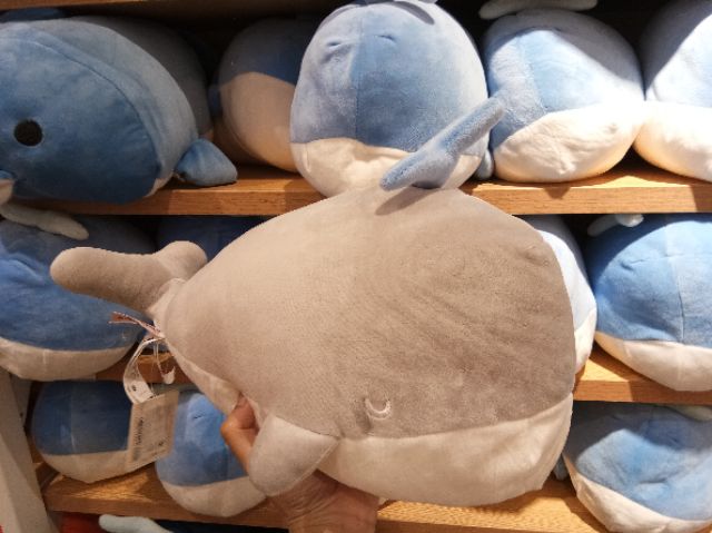 miniso-ตุ๊กตานุ่มนิ่มปลาวาฬ-42-ซม-สีน้ำเงิน-ฟ้า-เทา