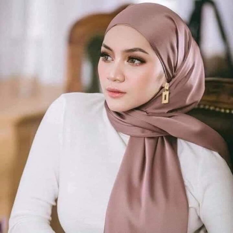 ภาพหน้าปกสินค้าบับเบิลซาตินพันยาว จากร้าน kt.fafahijab บน Shopee