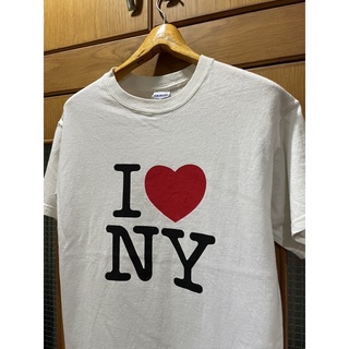 ภาพหน้าปกสินค้าเสื้อ I ❤️ NY I LOVE NEW YORK Size M มือ2สามารถปรับแต่งได้ ที่เกี่ยวข้อง