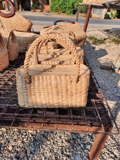 natural-woven-bags-กระเป๋าสาน-กระเป๋าผักตบชวา-งานแฮนด์-เมดของขวัญ-ของฝาก-ของชำร่วย-handmade-bag