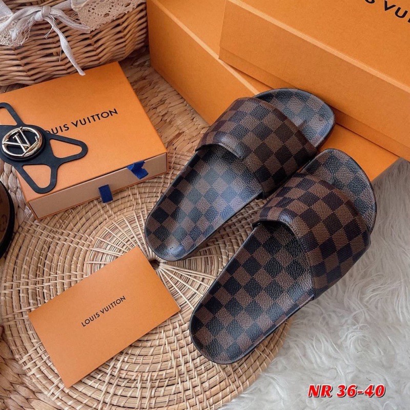 รองเท้าแตะ-ลายหลุยส์-louisvuitton-งานปั๊มแบรนด์-พรีเมี่ยม