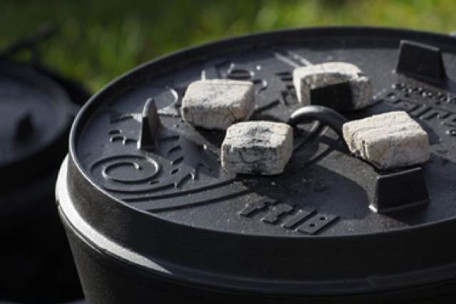 petromax-dutch-oven-ft4-5-ขา3ขาที่ก้นหม้อและฝาหม้อ