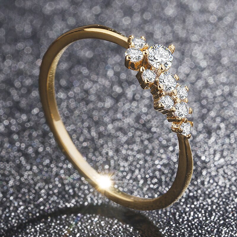 ภาพหน้าปกสินค้าZHOUYANG แหวนสำหรับผู้หญิงเลดี้มินิ Cubic Zirconia แหวนนิ้วมือแสงสีทอง / สีเงินเครื่องประดับแฟชั่น KCR088 จากร้าน zhouyang.th บน Shopee