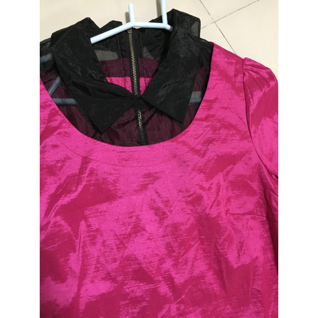 ส่งต่อเดรสสั้นชมพูขนาดfreesizeซิบหลังแขน3ส่วนผ้าไหมแต่ผ้าซีทรูที่ปกเสื้อและคอดีไชน์เก๋ๆ