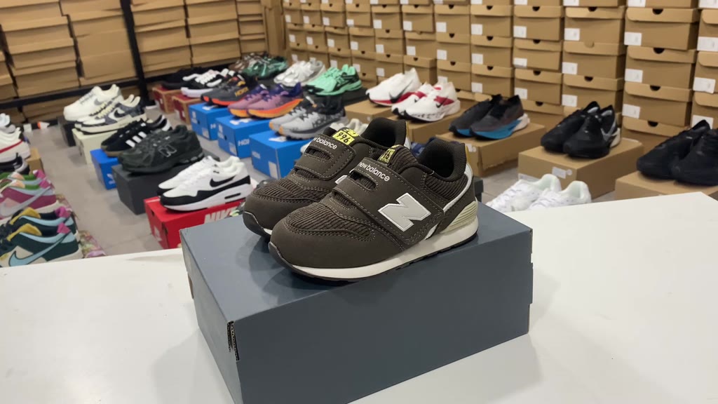 new-balance-nb996-รองเท้าผ้าใบลําลอง-เหมาะกับการวิ่งจ๊อกกิ้ง-สไตล์เรโทร-สําหรับเด็ก