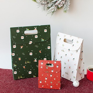 ภาพหน้าปกสินค้า🍑GIFT🍑 (พร้อมส่ง) ถุงกระดาษ ถุงกระดาษใส่ของขวัญ เทศกาลต่างๆ (ลายคริสต์มาส)  ขนาด S M L ที่เกี่ยวข้อง