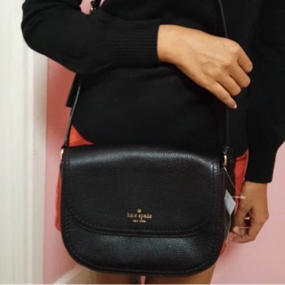 Kate Spade กระเป๋าสะพายข้าง สีดำ ใบกระทัดรัด พร้อมส่ง ค่ะ