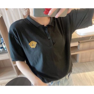 *พร้อมส่ง*เสื้อโปโลคอปกแขนสั้นผ้าฟ้ายลายเมดูซ่างานปักNO.8288