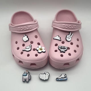 เข็มกลัด รูปการ์ตูนโลโก้ Jibitz Charm Croc Jibbits Pins Among Us Jibits อุปกรณ์เสริม สําหรับตกแต่งรองเท้าเด็ก