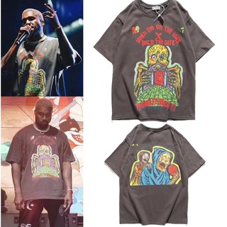 เสื้อยืดคอกลม แขนสั้น พิมพ์ลายกราฟฟิติ Kanye สไตล์ฮิปฮอป ทรงหลวม โอเวอร์ไซซ์ แนวสตรีท แฟชั่นสําหรับผู้ชาย และผู้หญิง