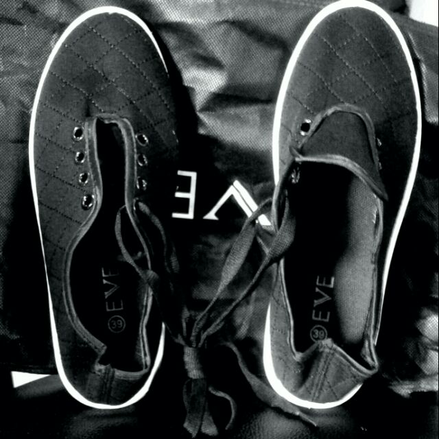eve-รองเท้าผ้าใบแบบผูกเชือก