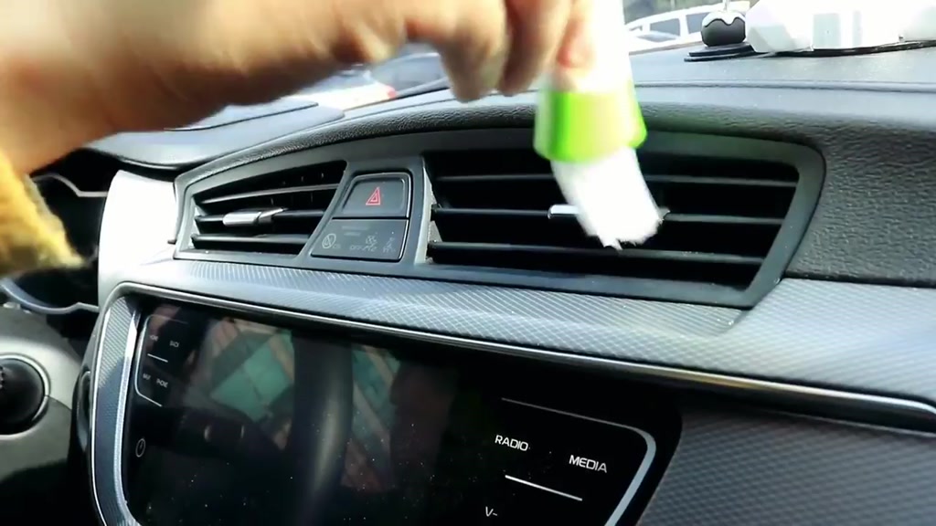 chokchaistore-แปรงทำสะอาดช่องแอร์ในรถยนต์-แปรงปัดฝุ่น-ทำความสะอาด-car-cleaning-brush