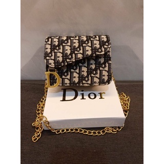 #พร้อมส่ง   กระเป๋าตังค์  ดิออร์ สายโซ่  งานมีกล่อง 📌ขนาดกว้าง 1.0" x ยาว 5" สูง 4"งานสวย ตัวอะไหล่ทอง พร้อมตัวห้อยเกร๋ๆ