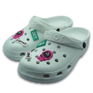 ภาพหน้าปกสินค้าGpatt  : White Crocs รองเท้าสวมผู้หญิงหัวโตแฟชั่น สีขาว *ลด size ลง 1 size นะคะ ที่เกี่ยวข้อง