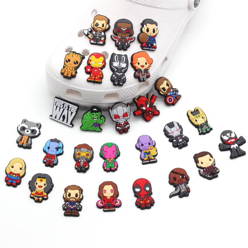 marvel-crocs-การ์ตูนอนิเมะ-super-hero-jibbitz-accessories-pvc-shoe-charms-diy-ถอดได้-ของขวัญคริสต์มาสสำหรับเด็ก-รองเท้าแตะ-หัวเข็มขัด-1000-รุ่น-สําหรับคุณเลือก