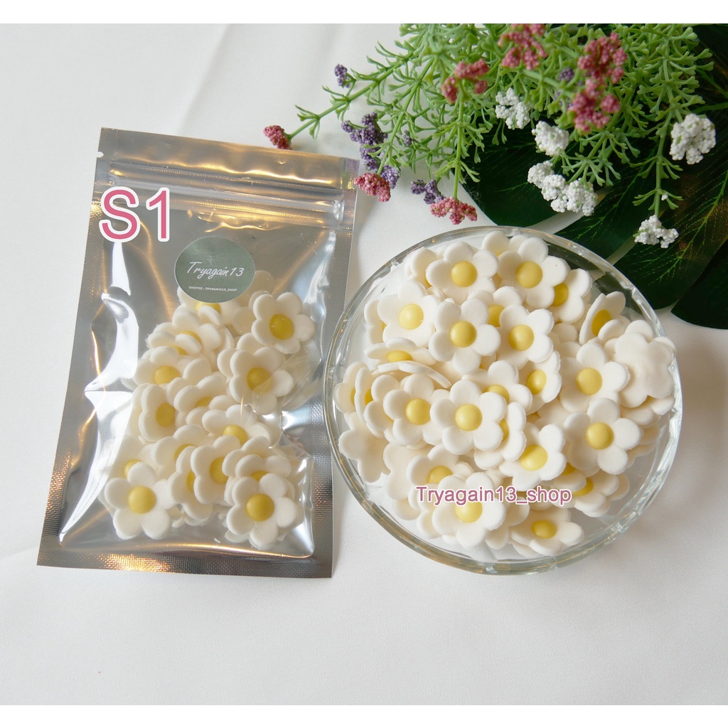 ภาพหน้าปกสินค้าดอกซากุระ น้ำตาลแต่งหน้าเค้ก น้ำตาลตกแต่งขนม น้ำตาลกินได้ กัมเพส 2.5x2.5 cm