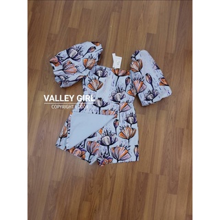 Valley Girl จั๊มสูทกางเกงกะโปรง รุ่นนี้มากี่รอบก้ขายดีมากๆค่า แพทเทินนี้ใส่น่าร้ากมาก ทรงแขนก้น่าร้ากสุดๆ