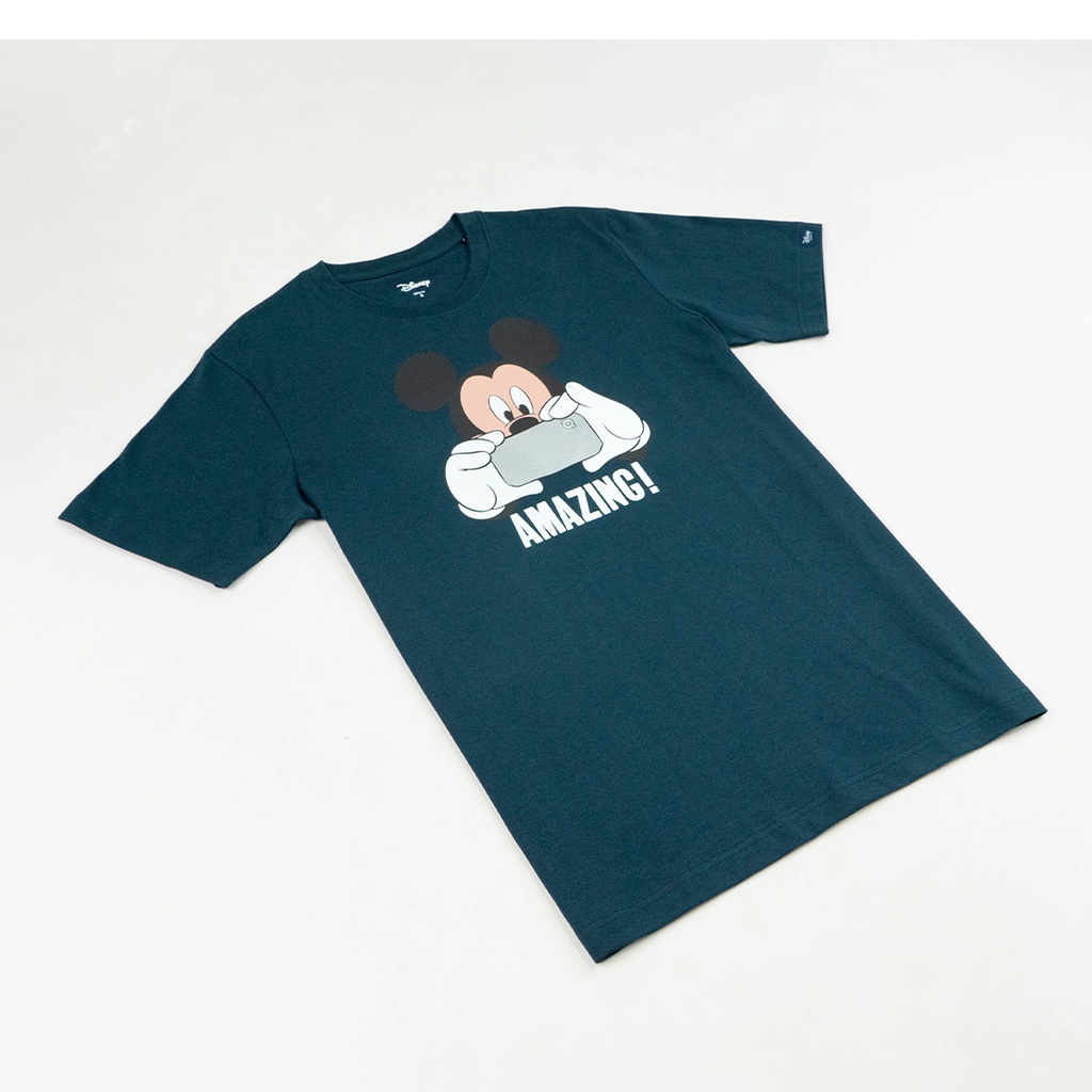 disney-mickey-go-men-amazing-t-shirt-เสื้อผู้ชาย-มิกกี้โกลายมิกกี้เม้าส์ถ่ายรูป-สินค้าลิขสิทธ์แท้100-characters-studi