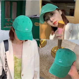 ภาพหน้าปกสินค้า(พร้อมส่ง ทุกสี🛻) หมวกปักหน้ายิ้ม ;) สีเขียวเข้มและสีเทาสุดเก๋ แฟชั่นสุดๆ ซึ่งคุณอาจชอบสินค้านี้