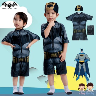 ชุดว่ายน้ำเด็กผู้ชาย Bat Man บอดี้สูทเสื้อแขนยสั้นกางเกงขาสั้น มาพร้อมหมวกว่ายน้ำและถุงผ้า ลิขสิทธิ์แท้