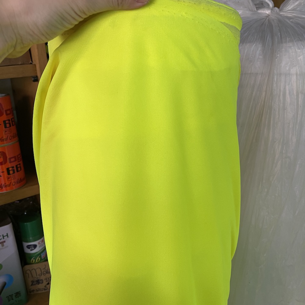 ภาพหน้าปกสินค้าผ้าสะท้อนแสง ผ้าเซฟตี ชุดเซฟตี้ สีเขียวมะนาว ขายเป็นหลา หน้ากว้างผ้า 60 นิ้ว จากร้าน pvrreflective บน Shopee