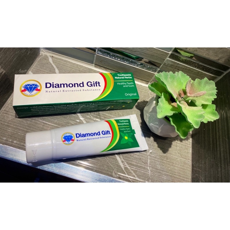 ยาสีฟันสมุนไพร-diamond-ราคาหน้ากล่อง220บาท-แถมที่บีบยาสีหันจำนวนจำกัด-มีตัวยาสำคัญมากมายขนาด100-กรัม