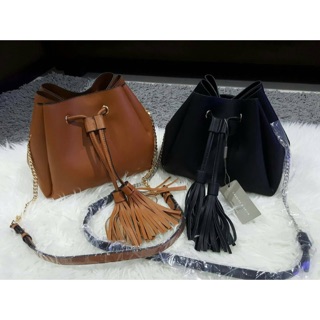 กระเป๋า CHARLES & KEITH TASSEL DETAIL BUCKET BAG