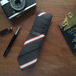 ภาพหน้าปกสินค้าเนคไทสีเทาดำลายทางขาว The GENT Grey Black Lightning Stripe Neck Tie เน็คไท/ เนกไท/ เน็กไท/ Necktie ที่เกี่ยวข้อง