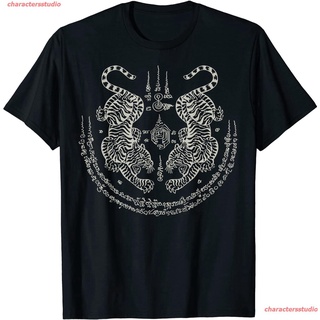 เสื้อยืดผ้าฝ้ายพิมพ์ลายคลาสสิกcharactersstudio Sak Yant Thai Tattoo Twin Tiger Muay Magical Thailand Gift T-Shirt เสื้อย