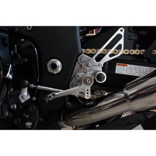 เกียร์โยง Rearsets Suzuki GSX-R1300 แบร์น Mothracing อลูมิเนียมเกรด 7075 T651 แบริ่งข้างละ2ตลับ สเแตนเลส(65) สีดำ