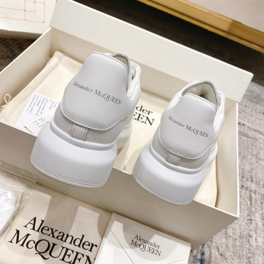 alexander-mcqueen-รองเท้าผ้าใบ-หนัง-สีขาว-พื้นหนา-เพิ่มความสูง-al48