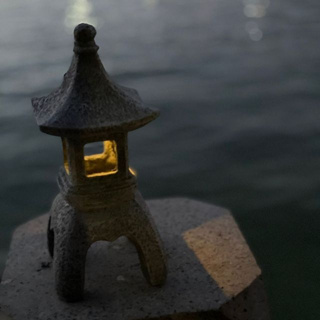 โคมไฟหิน รูปปั้นเจดีย์ พลังงานแสงอาทิตย์ สไตล์ญี่ปุ่น สําหรับตกแต่งสวนกลางแจ้ง