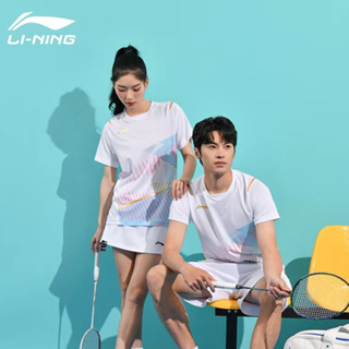 LI NING เสื้อยืดแขนสั้น ดูดซับเหงื่อได้ดี แบบแห้งเร็ว สําหรับผู้ชาย และผู้หญิง