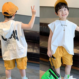 ภาพหน้าปกสินค้า✨[พร้อมส่ง] เสื้อยืดแขนกุด มีฮู้ด ผ้าฝ้ายแท้ พิมพ์ลายตัวอักษร สีพื้น สไตล์เกาหลี สําหรับเด็กผู้ชาย อายุ 2-14 ปีเสื้อยืดเด็กชาย ที่เกี่ยวข้อง