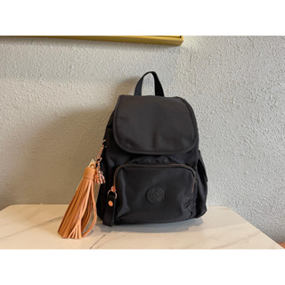 Kipling k12671 กระเป๋าเป้สะพายหลัง กระเป๋านักเรียน ขนาดเล็ก ประดับพู่ สีดํา Limited Edition