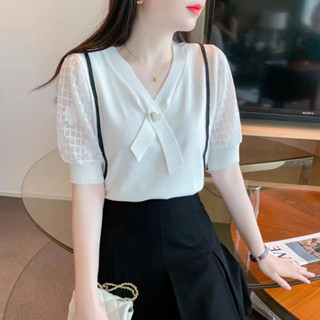 เสื้อเบลาส์ คอวี  S-2XL แขนสั้น ผ้าถัก แต่งลูกไม้ สีตัดกัน สไตล์หวานแหวว ไซซ์