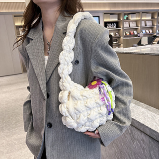 ✿ เริ่มต้น ✿ soft bag กระเป๋าใต้วงแขน นักเรียน แฟชั่นพับได้ เวอร์ชั่นเกาหลี กระเป๋าขนมจีบไหล่ลง มีจี้ *