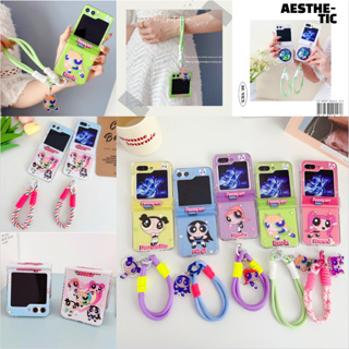 เคสโทรศัพท์มือถือแบบแข็ง พับได้ กันกระแทก ลายการ์ตูน Powerpuff Girls พร้อมจี้สร้อยข้อมือ สําหรับ Samsung Galaxy Z Flip 3 Z Flip 4 Z Flip 5