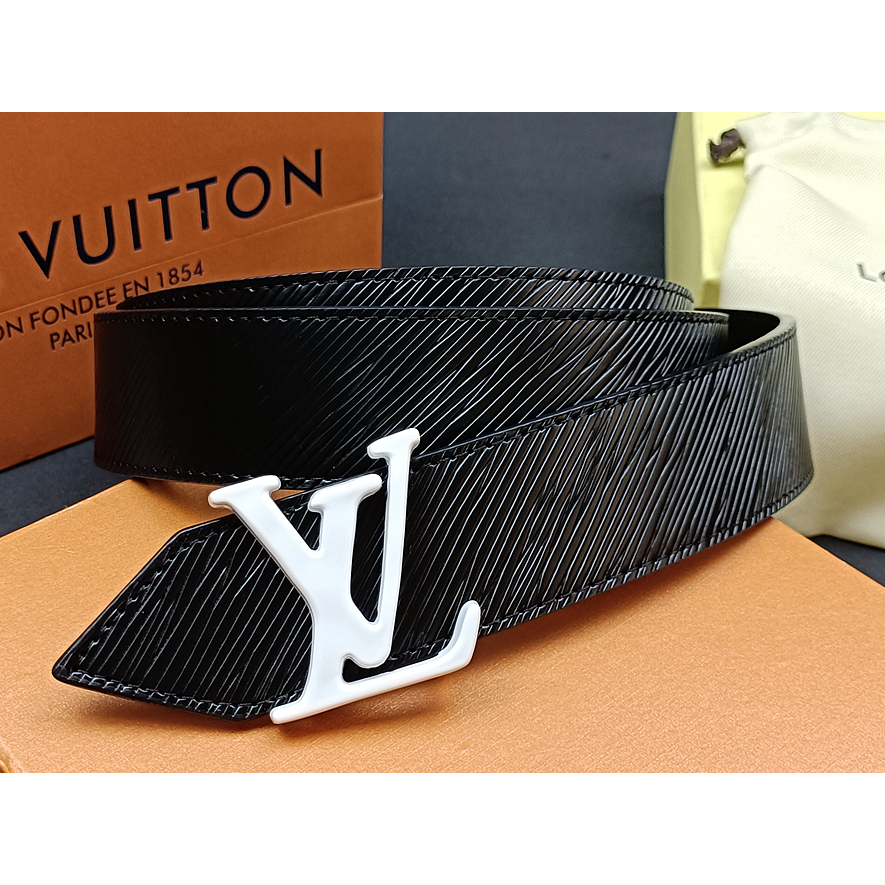 Louis Vuitton LV Tie The Knot 30mm Reversible Belt Black + Calf Leather. Size 65 cm