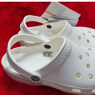 Buy 1 pair get 4 Jibbitzs free Crocs รองเท้า องเท้าแตะชายหาดสำหรับผู้ชายและผู้หญิง คุณภาพสูงรองเท้าชายหาด ขาย