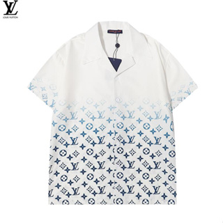 Louis v เสื้อเชิ้ต แขนสั้น ผ้าฝ้าย พิมพ์ลาย มีสไตล์ คอปกพับ สําหรับทุกเพศ