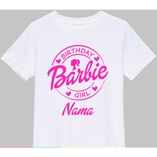 เสื้อยืด ลาย BARBIE เลือกชื่อได้ สําหรับเด็ก และผู้ใหญ่